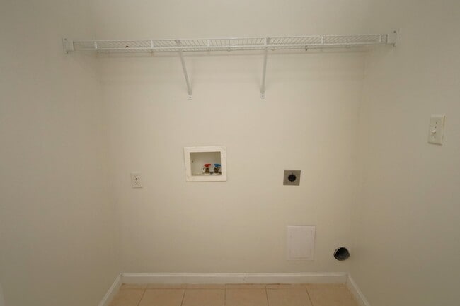 Building Photo - 3658 Linden Cir
