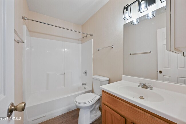 Building Photo - 3141 E Cypress St