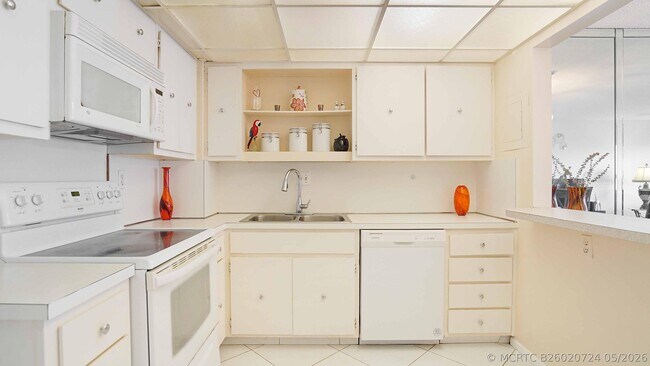 Building Photo - 3550 Galt Ocean Dr