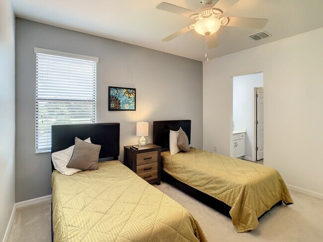 Building Photo - 2533 Rosemont Cir