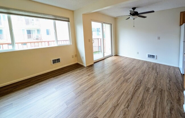 Building Photo - VIEW RIDGE 2 bedroom End Unit Condo in Sec...