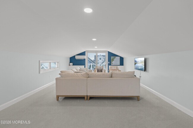 Building Photo - 11 Center St