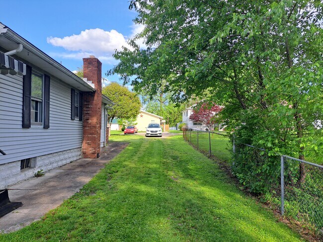 Building Photo - 508 Hugh St