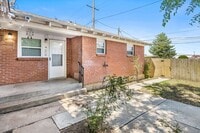 Building Photo - 2304 SW 8th Ave