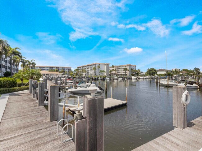 Building Photo - 2649 Florida Blvd