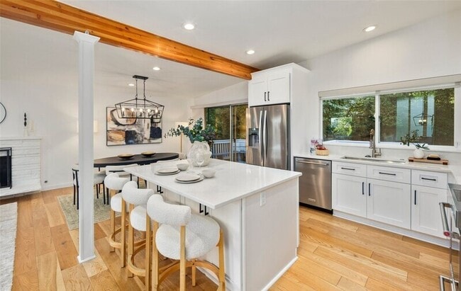 Building Photo - 201 165th Ave NE