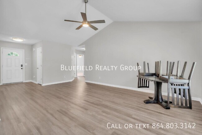 Building Photo - 106 Pine Needle Rd