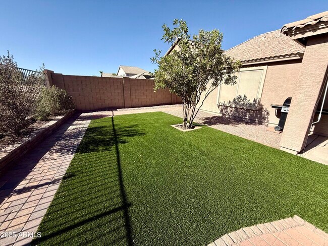 Building Photo - 29152 N Red Finch Dr