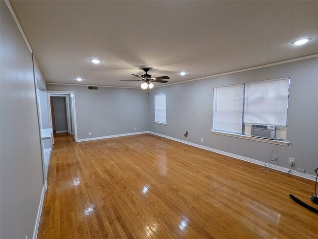 Building Photo - 4714 Oakshire Dr