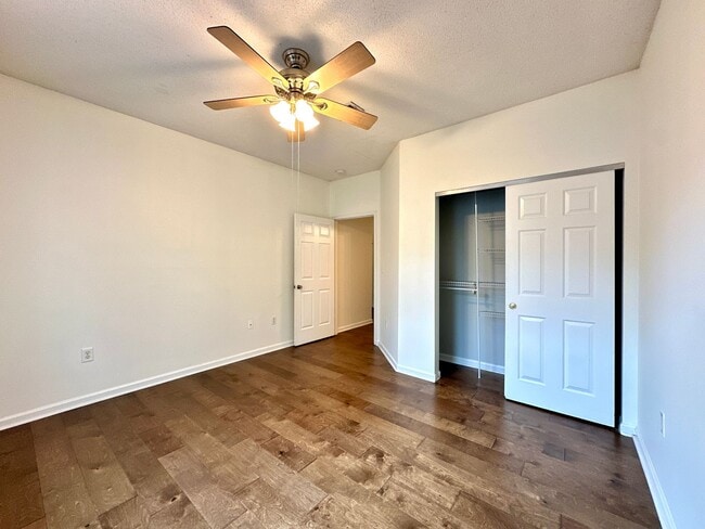 Building Photo - 2 Bedroom, 2 Bath Condo in Southampton Poi...