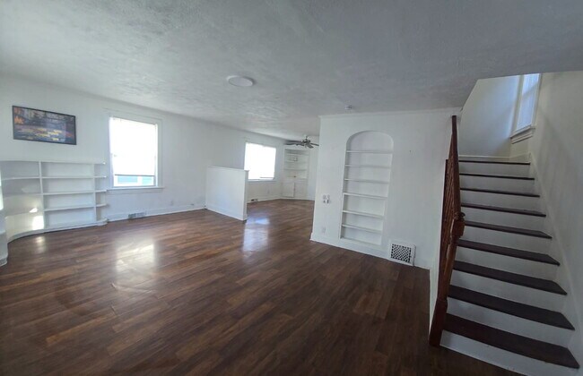 Building Photo - 540 Blaine Ave