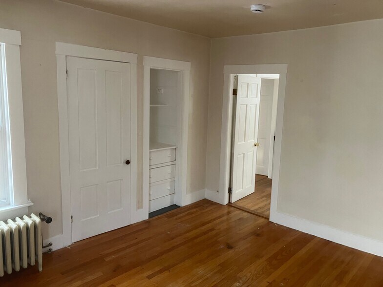 Building Photo - 186 Roxbury St