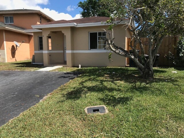 Building Photo - 917 SW 8th Pl