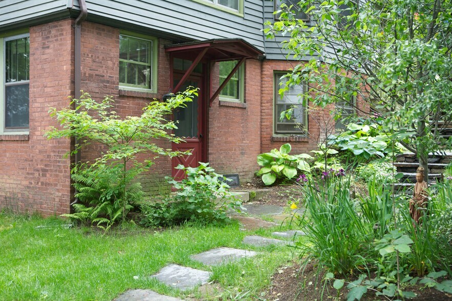 Entrance - 40 Barrett Pl