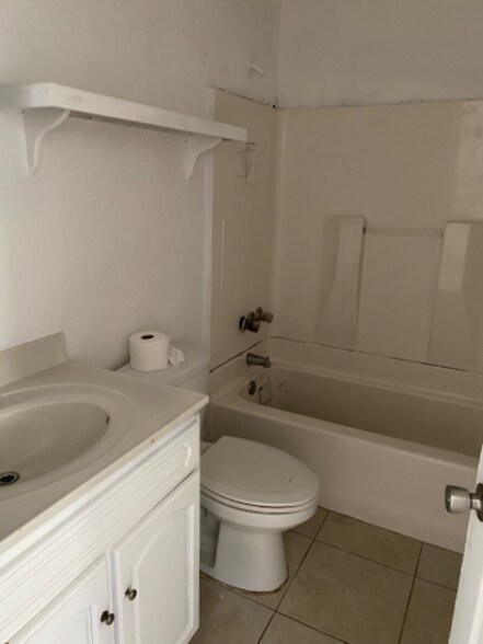 Building Photo - 4524 Howard St