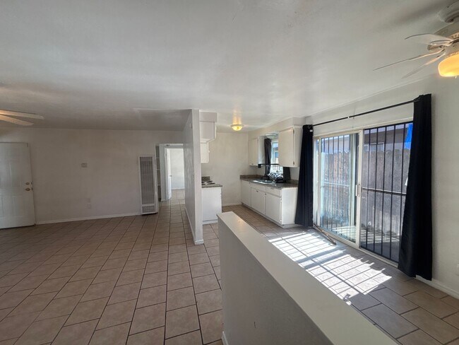 Building Photo - 826 Astor Dr