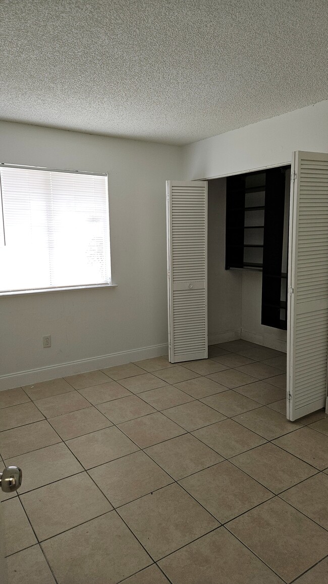 Building Photo - 177 NE 12th Ave