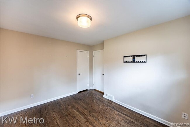 Building Photo - 1316 Lyons Ave