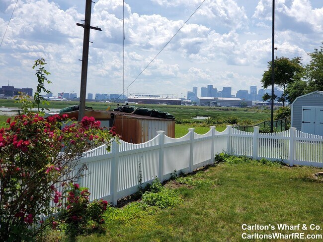 Building Photo - 113 Coleridge St