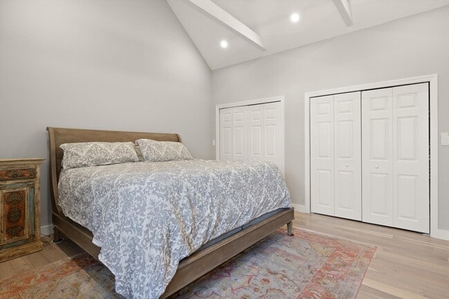 Building Photo - 5 Susan Dr