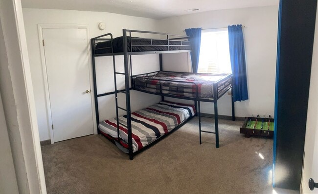 Building Photo - Beautiful 4 Bedroom, 3 Bathroom Home With Basement in Cedar City