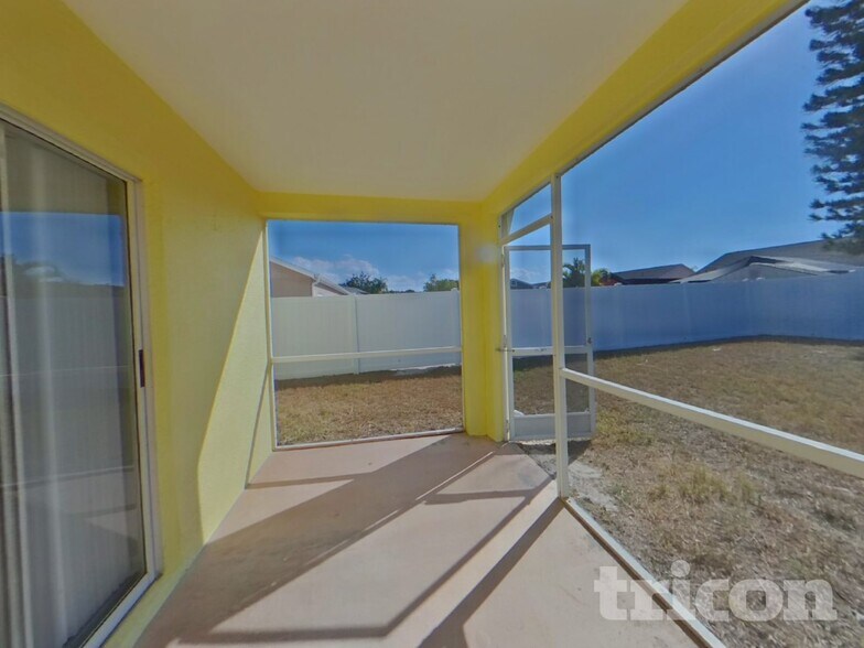 Building Photo - 217 Lakeway Ln