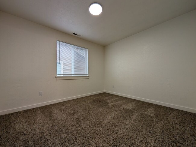 Building Photo - Beautiful 3+ Bedroom, 3 Bath Home With An ...