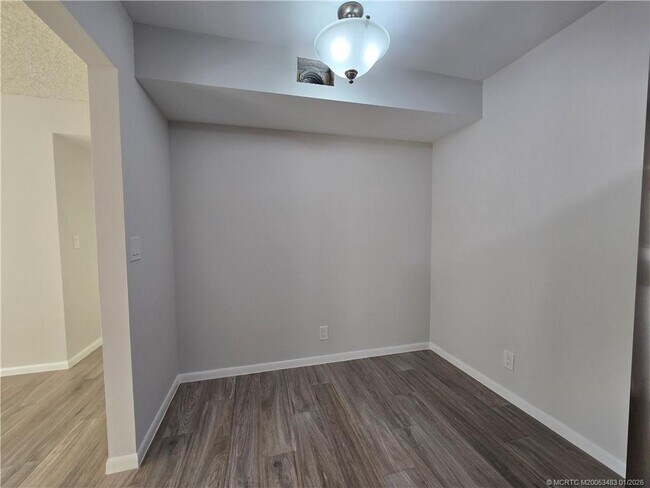 Building Photo - 2114 SW Silver Pine Way