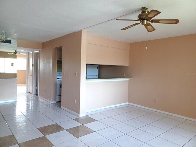 Building Photo - 2525 W Bay Dr