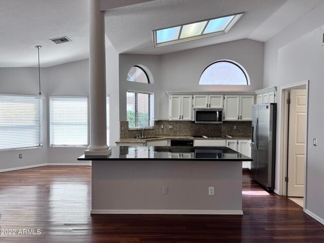 Building Photo - 6933 W Sack Dr