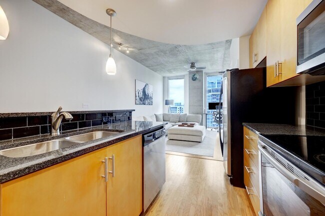 Building Photo - 360 Nueces St