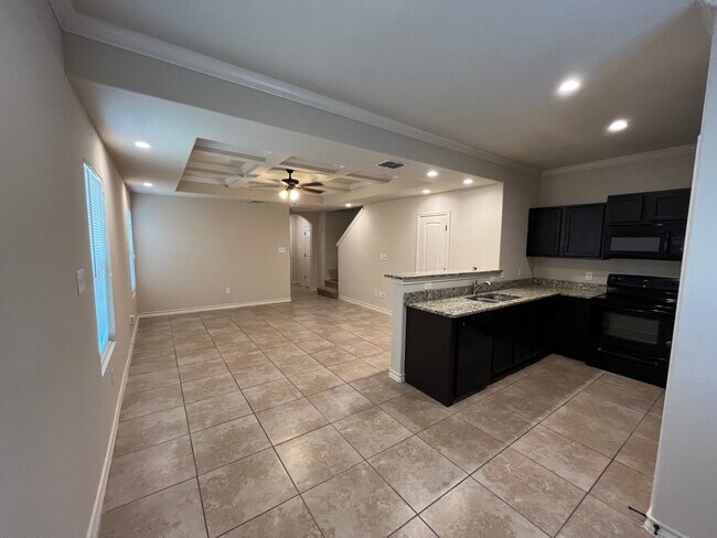 Building Photo - 7011 Micayla Cv