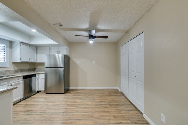 Building Photo - GORGEOUS 2 BEDROOMS CONDO*JUST COMPLETED UPGRADES*SOUTHWEST AREA*COMMUNITY AMENITIES*