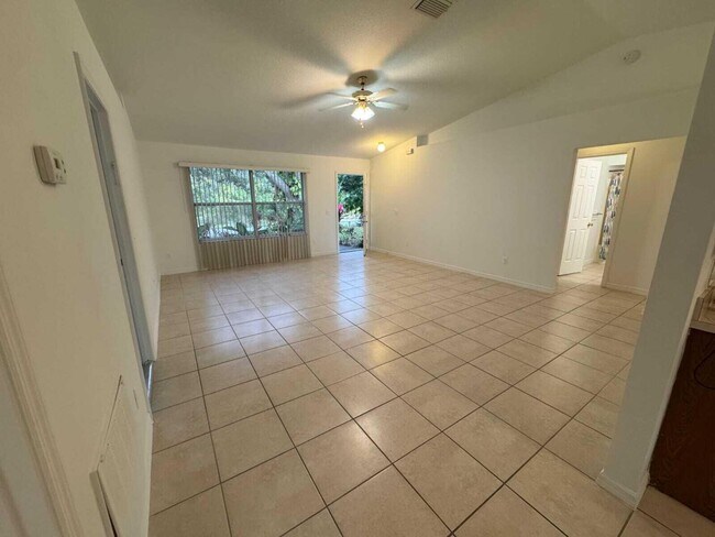 Building Photo - 865 17th Ln SW