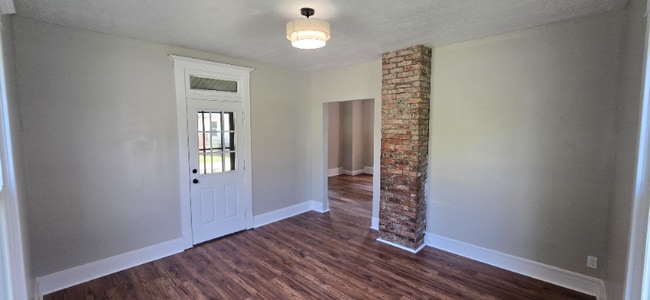 Building Photo - 1523 Graham Rd