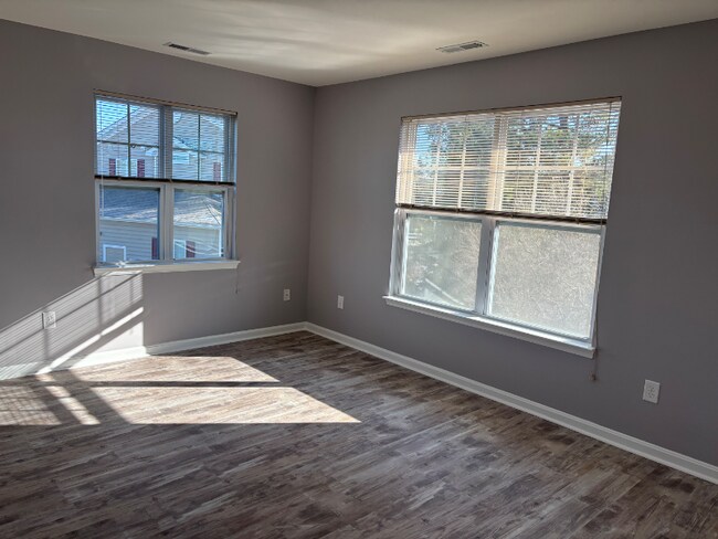 Building Photo - 18934 Shore Pointe Ct