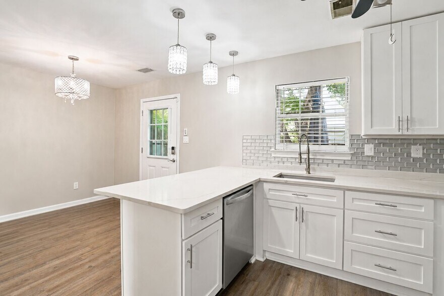 Building Photo - 4181 Bluebird Dr