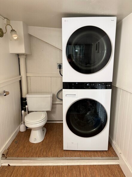 Building Photo - 192 Pine St