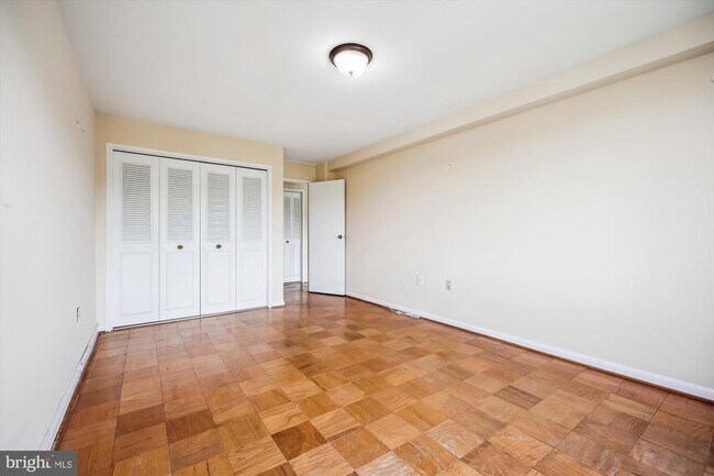 Building Photo - 10201 Grosvenor Pl