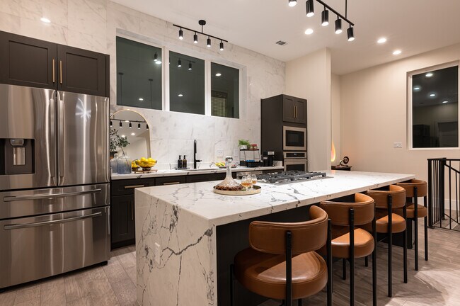 Building Photo - 913 Thompson St