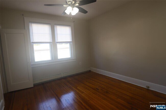 Building Photo - 549 2nd