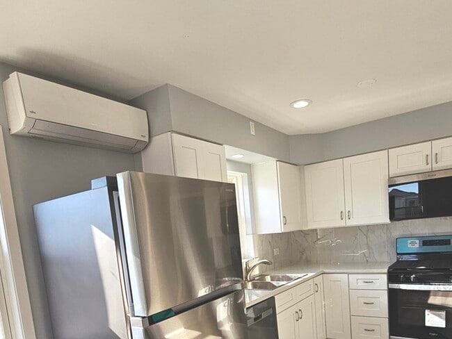 Building Photo - 2909 N Austin Ave