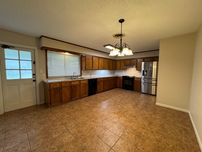 Building Photo - Available Now in Greenway Park!