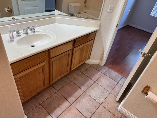 Building Photo - 8800 Crescent Ridge Ln