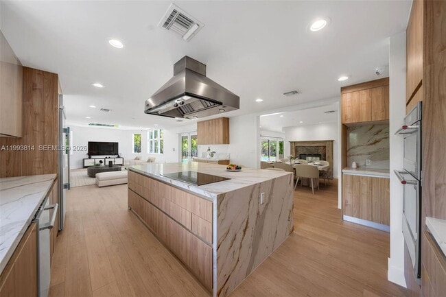 Building Photo - 5120 Carillo St