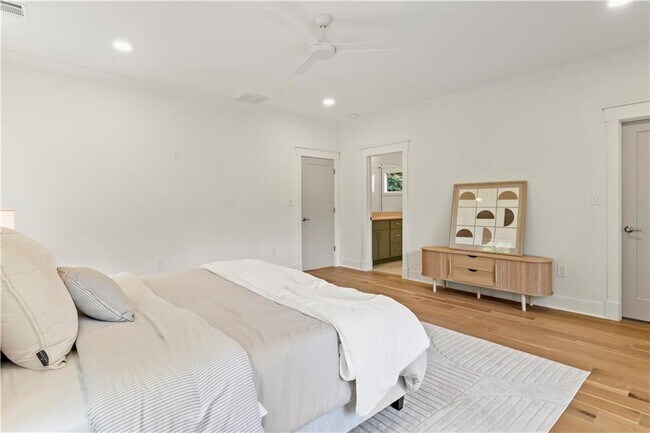 Building Photo - 205 Whitefoord Ave NE