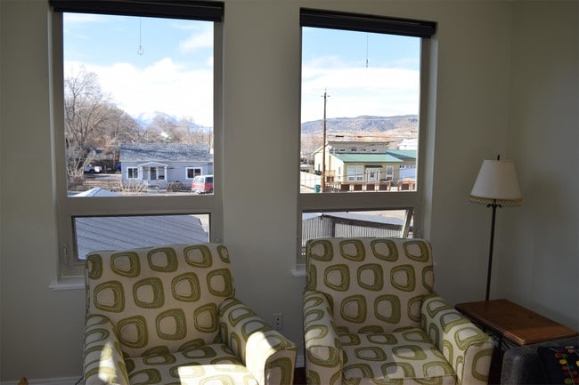 Building Photo - 129 1/2 W 3rd St