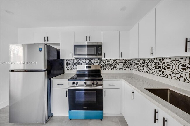 Building Photo - 920 NW 8th Ave