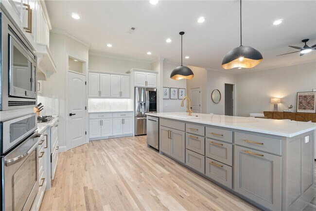 Building Photo - 5702 S 60th Pl