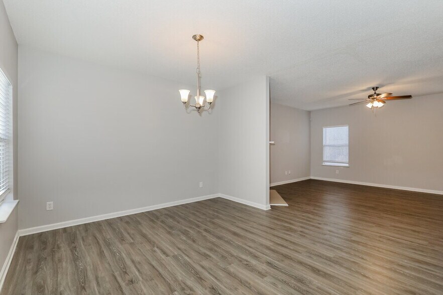 Building Photo - 1618 Thornwick Trace